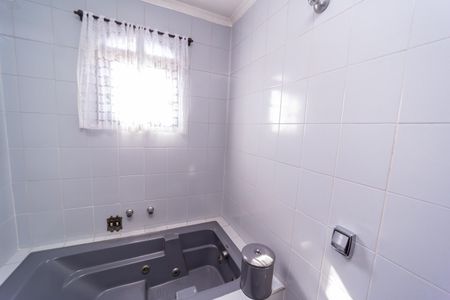 Casa à venda com 257m², 3 quartos e 8 vagas Casa à venda com 257m², 3 quartos e 8 vagasBanheiro da Suíte