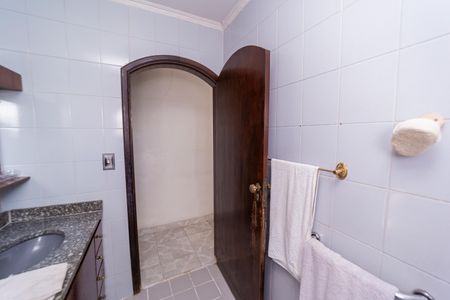 Casa à venda com 257m², 3 quartos e 8 vagas Casa à venda com 257m², 3 quartos e 8 vagasBanheiro Social