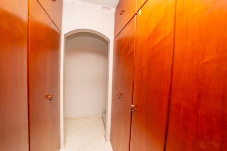 Casa à venda com 257m², 3 quartos e 8 vagas Casa à venda com 257m², 3 quartos e 8 vagasCloset Suíte