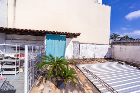Casa à venda com 257m², 3 quartos e 8 vagas Casa à venda com 257m², 3 quartos e 8 vagasQuintal