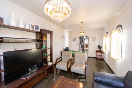 Casa à venda com 257m², 3 quartos e 8 vagas Casa à venda com 257m², 3 quartos e 8 vagasSala