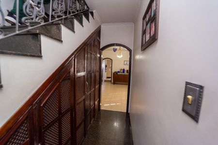 Casa à venda com 257m², 3 quartos e 8 vagas Casa à venda com 257m², 3 quartos e 8 vagasCorredor