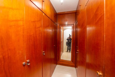 Casa à venda com 257m², 3 quartos e 8 vagas Casa à venda com 257m², 3 quartos e 8 vagasCloset Suíte