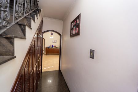 Casa à venda com 257m², 3 quartos e 8 vagas Casa à venda com 257m², 3 quartos e 8 vagasCorredor