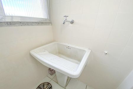 Casa de condomínio à venda com 60m², 2 quartos e 1 vagaLavanderia