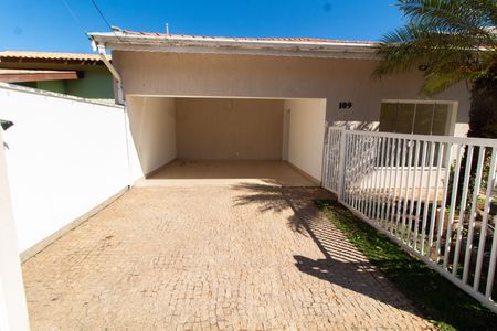 Casa de condomínio à venda com 308m², 3 quartos e 4 vagas Casa de condomínio à venda com 308m², 3 quartos e 4 vagasÁrea comum