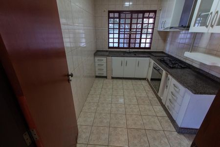 Casa de condomínio à venda com 308m², 3 quartos e 4 vagas Casa de condomínio à venda com 308m², 3 quartos e 4 vagasCozinha