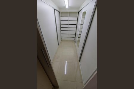 Casa de condomínio à venda com 308m², 3 quartos e 4 vagas Casa de condomínio à venda com 308m², 3 quartos e 4 vagasÁrea de Serviço 2