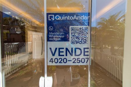 Casa de condomínio à venda com 308m², 3 quartos e 4 vagas Casa de condomínio à venda com 308m², 3 quartos e 4 vagasPlaca