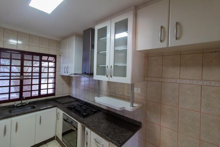 Casa de condomínio à venda com 308m², 3 quartos e 4 vagas Casa de condomínio à venda com 308m², 3 quartos e 4 vagasCozinha