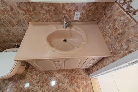 Casa de condomínio à venda com 308m², 3 quartos e 4 vagas Casa de condomínio à venda com 308m², 3 quartos e 4 vagasBanheiro Social