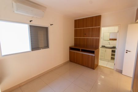 Casa de condomínio à venda com 308m², 3 quartos e 4 vagas Casa de condomínio à venda com 308m², 3 quartos e 4 vagasSuíte