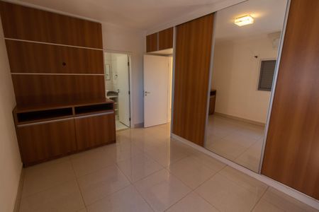 Casa de condomínio à venda com 308m², 3 quartos e 4 vagas Casa de condomínio à venda com 308m², 3 quartos e 4 vagasSuíte