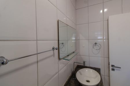 Casa de condomínio à venda com 308m², 3 quartos e 4 vagas Casa de condomínio à venda com 308m², 3 quartos e 4 vagasBanheiro da Suíte