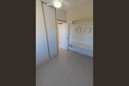 Casa de condomínio à venda com 308m², 3 quartos e 4 vagas Casa de condomínio à venda com 308m², 3 quartos e 4 vagasQuarto 2