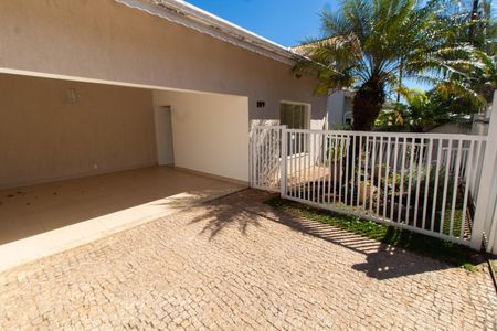 Casa de condomínio à venda com 308m², 3 quartos e 4 vagas Casa de condomínio à venda com 308m², 3 quartos e 4 vagasÁrea comum