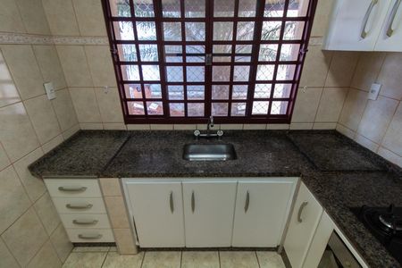 Casa de condomínio à venda com 308m², 3 quartos e 4 vagas Casa de condomínio à venda com 308m², 3 quartos e 4 vagasCozinha