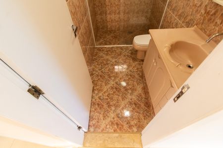 Casa de condomínio à venda com 308m², 3 quartos e 4 vagas Casa de condomínio à venda com 308m², 3 quartos e 4 vagasBanheiro Social