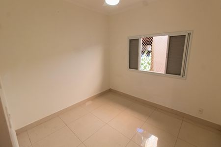 Casa de condomínio à venda com 308m², 3 quartos e 4 vagas Casa de condomínio à venda com 308m², 3 quartos e 4 vagasQuarto 1