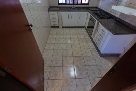 Casa de condomínio à venda com 308m², 3 quartos e 4 vagas Casa de condomínio à venda com 308m², 3 quartos e 4 vagasCozinha