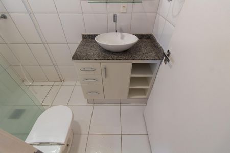Casa de condomínio à venda com 308m², 3 quartos e 4 vagas Casa de condomínio à venda com 308m², 3 quartos e 4 vagasBanheiro da Suíte
