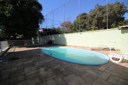 Casa de condomínio à venda com 87m², 2 quartos e 1 vagaPiscina