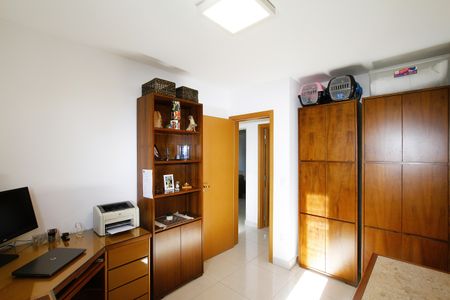 Apartamento à venda com 92m², 3 quartos e 3 vagasQuarto 2