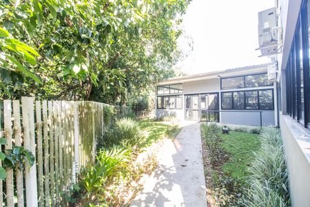 Casa de condomínio à venda com 460m², 4 quartos e 4 vagas Casa de condomínio à venda com 460m², 4 quartos e 4 vagasAcademia