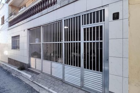 Casa à venda com 180m², 4 quartos e 1 vaga Casa à venda com 180m², 4 quartos e 1 vagaFachada