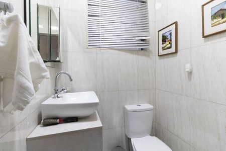 Casa à venda com 180m², 4 quartos e 1 vaga Casa à venda com 180m², 4 quartos e 1 vagaLavabo