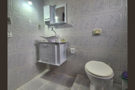 Casa de condomínio à venda com 150m², 4 quartos e 2 vagasBanheiro social