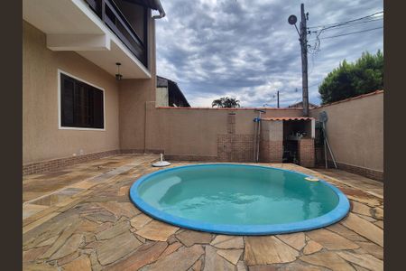 Casa de condomínio à venda com 150m², 4 quartos e 2 vagasÁrea externa