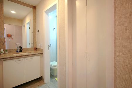 Apartamento à venda com 190m², 4 quartos e 2 vagasBanheiro