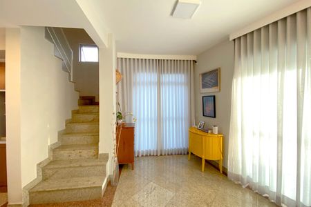 Apartamento à venda com 190m², 4 quartos e 2 vagasEscadas