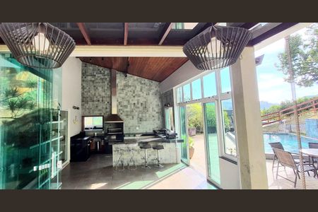 Casa à venda com 320m², 5 quartos e 3 vagas Casa à venda com 320m², 5 quartos e 3 vagasFoto 22