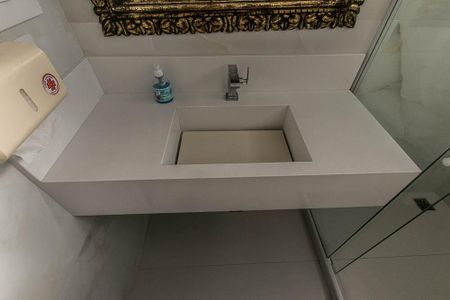 Casa para alugar com 250m², 5 quartos e 1 vaga Casa para alugar com 250m², 5 quartos e 1 vagaBanheiro Social