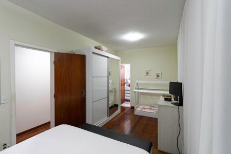 Apartamento à venda com 166m², 3 quartos e 2 vagas Apartamento à venda com 166m², 3 quartos e 2 vagasSuíte 2