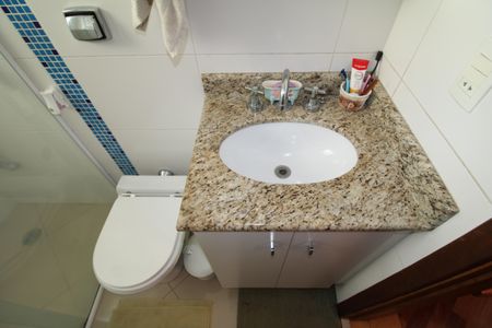 Casa à venda com 175m², 3 quartos e 3 vagasBanheiro da Suíte 2