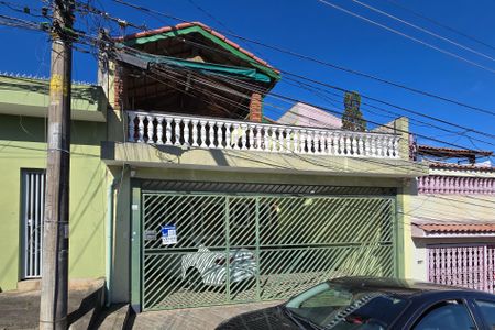 Casa à venda com 205m², 3 quartos e 3 vagas Casa à venda com 205m², 3 quartos e 3 vagasFachada