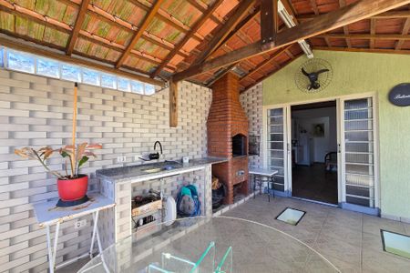 Casa à venda com 205m², 3 quartos e 3 vagas Casa à venda com 205m², 3 quartos e 3 vagasÁrea - Churrasqueira