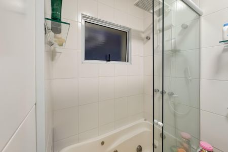 Casa à venda com 144m², 3 quartos e 2 vagas Casa à venda com 144m², 3 quartos e 2 vagasBanheiro Corredor