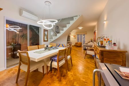 Casa à venda com 144m², 3 quartos e 2 vagas Casa à venda com 144m², 3 quartos e 2 vagasSala de Jantar