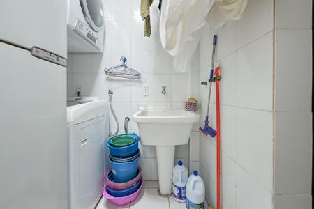 Casa à venda com 144m², 3 quartos e 2 vagas Casa à venda com 144m², 3 quartos e 2 vagasÁrea de Serviço