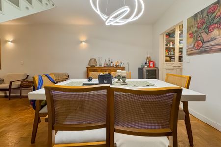 Casa à venda com 144m², 3 quartos e 2 vagas Casa à venda com 144m², 3 quartos e 2 vagasSala de Jantar