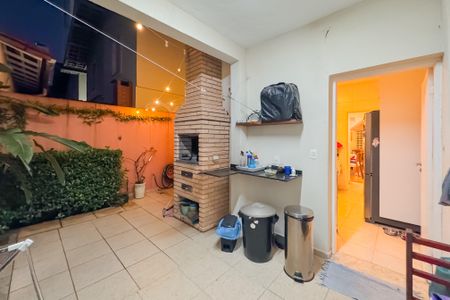 Casa à venda com 144m², 3 quartos e 2 vagas Casa à venda com 144m², 3 quartos e 2 vagasChurrasqueira