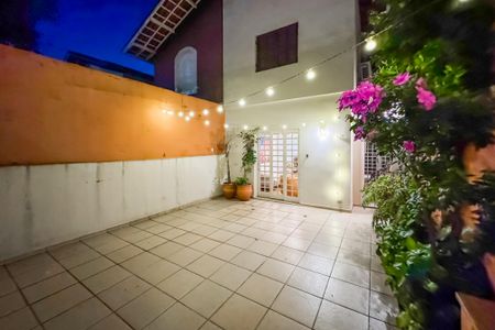 Casa à venda com 144m², 3 quartos e 2 vagas Casa à venda com 144m², 3 quartos e 2 vagasGaragem