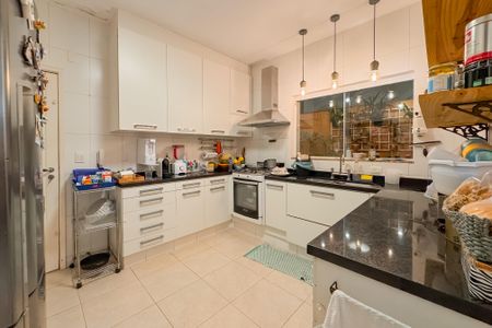 Casa à venda com 144m², 3 quartos e 2 vagas Casa à venda com 144m², 3 quartos e 2 vagasCozinha