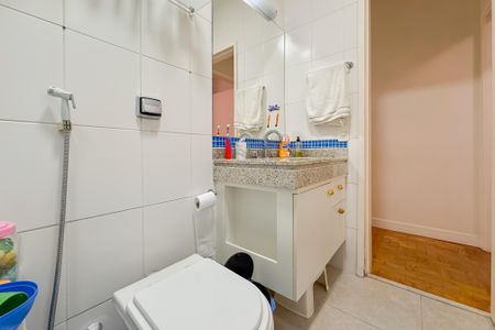 Casa à venda com 144m², 3 quartos e 2 vagas Casa à venda com 144m², 3 quartos e 2 vagasBanheiro Corredor