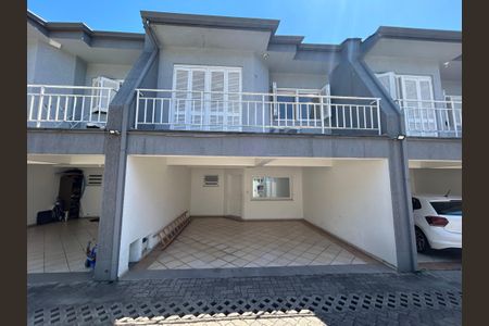 Casa de condomínio à venda com 144m², 3 quartos e 2 vagas Casa de condomínio à venda com 144m², 3 quartos e 2 vagasFachada