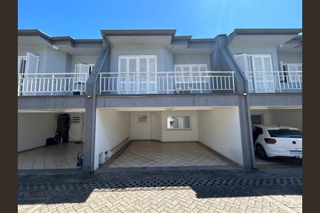 Casa de condomínio à venda com 144m², 3 quartos e 2 vagas Casa de condomínio à venda com 144m², 3 quartos e 2 vagasFachada